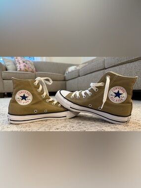 Converse All Stars High Top Sneakers Sz 6.5 Unisex Brown